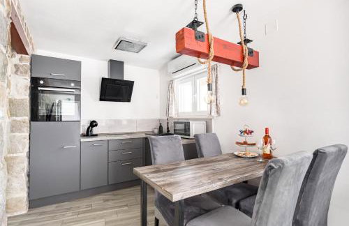 Heritage apartman Geza in centar with private parking - Photo 4