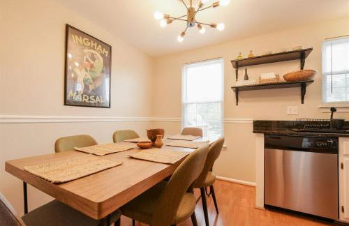 Townhome in Northern Virginia, Close to DC, Pets Okay, Fenced Yard, Fast - Foto 4