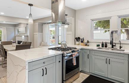 Luxe Backyard Oasis w/ Hot Tub Chic Design South Park Sanctuary - Foto 17