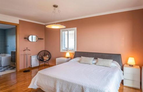 Gorgeous Home In Sant Cebrià De Vallalt - Foto 21