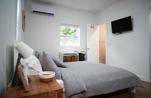 Stylish Studio Near Wynwood & Design District - Photo 8