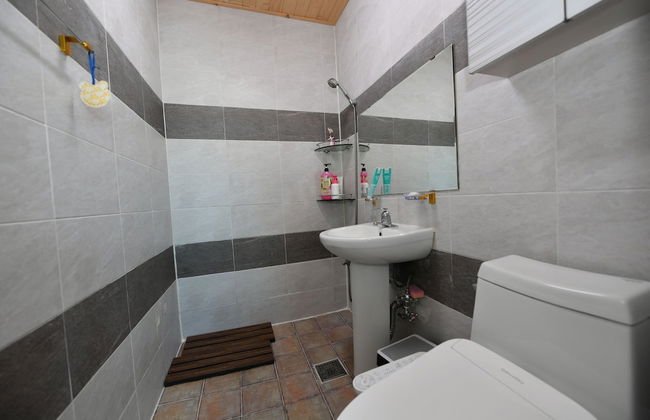 Sokcho Daemyung Pension - Photo 36