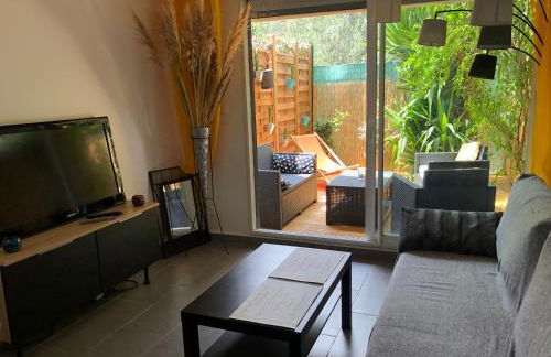 Agréable T2 traversant RDC avec terrasse - balcon - Parking 2 places - Clim portative - Foto 8