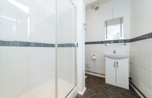 Free Parking 2 Beds Studio Flat close to River Thames - Photo 5