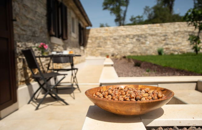 The Poolside Stone House in Bale - Foto 42