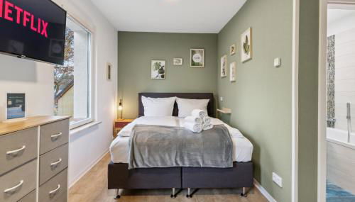 Vorstadtoase - 3 Personen - Apartment mit Queensize-Bett, Badewanne, Schlafcouch, Parken, Netflix, Nähe BER - Foto 4, towels