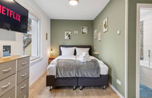 Vorstadtoase - 3 Personen - Apartment mit Queensize-Bett, Badewanne, Schlafcouch, Parken, Netflix, Nähe BER - Foto 4