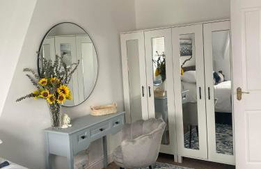 The Penthouse at Percy House Pet Friendly 2 Bedroom Apartment in Porthcawl Sleeps 4 people Located in the town centre - Foto 4