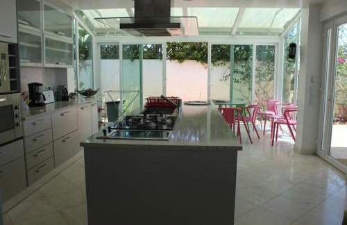 Breathtaking Villa with infinity pool over the sea - Foto 12