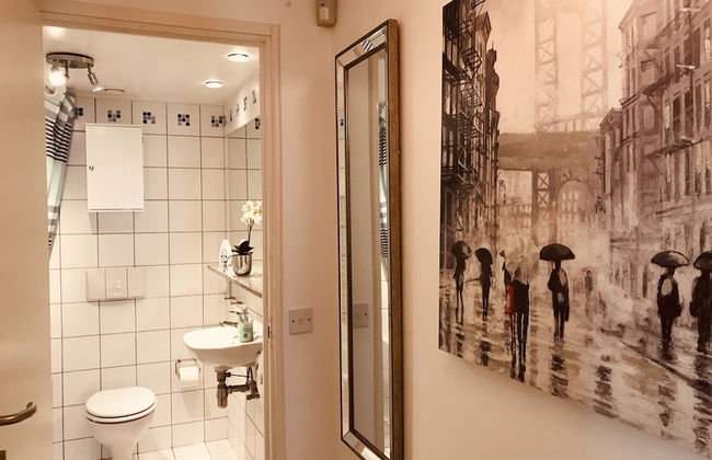 2 Bedroom Luxe Dockland Apartment with Parking - Foto 8