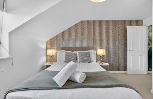 Spacious 4BR Newport Home - Ideal for Families & Groups - Foto 35