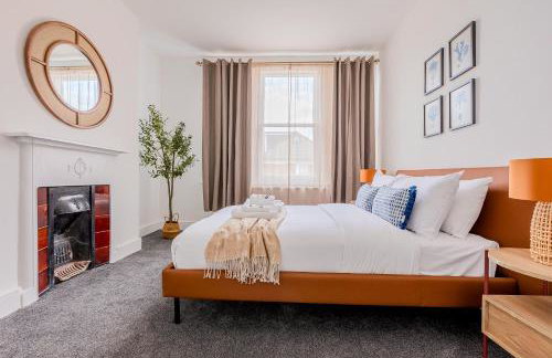 Immense Bright 5BR House near Kensington Olympia - Photo 12
