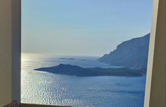 Climbers' Nest 'with sea and rock views and private pool' - Photo 2