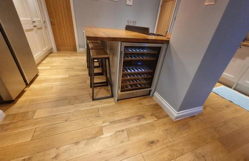 Neet Retreat - sleeps 7 next to beach - Foto 20