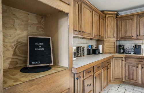 Rustic Outlaw Secluded Escape with Stunning Views - Foto 18