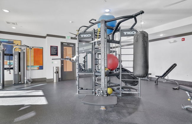 Ebony Ivory Midtown King Bed - Foto 23