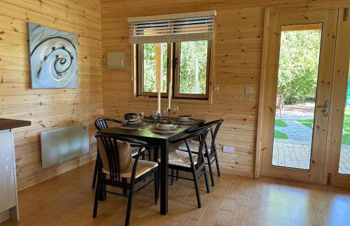 Woodlands Luxury Lake Log Cabin - Vetiver Villa - Foto 16