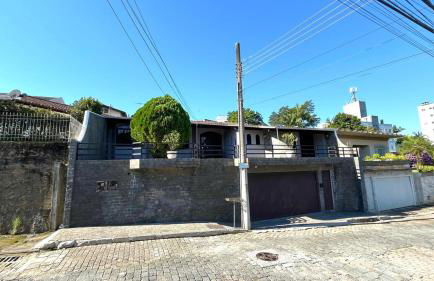 Casa Ampla em Blumenau 5 min Vila Germânica - Foto 13