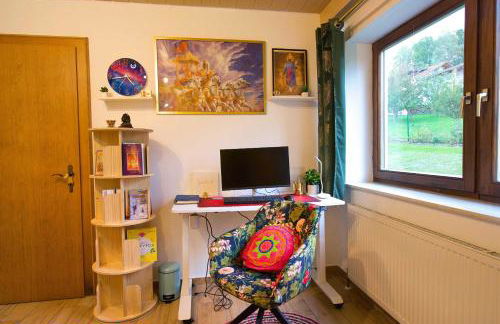 Stilvolles und Kunstvolles Retreat Apartment mit 400qm Garten & Massage und Ayurveda - Foto 31