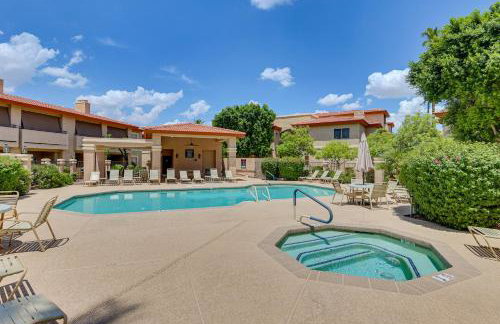 Getaway with Balcony and Spa 13 Mi to Old Town - Foto 23