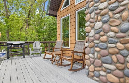 Riverside Oasis with Stunning Views, Cozy Firepit! - Photo 44