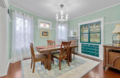 Bright & Spacious 3BR, Mins from Downtown, Easy to Gillette, Parking - Foto 3