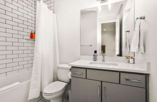 CHARM Near Broadway in Walkable 8th Ave S - Foto 24