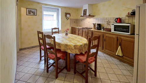 2 Bedroom Lovely Home In Bas-En-Basset - Foto 3