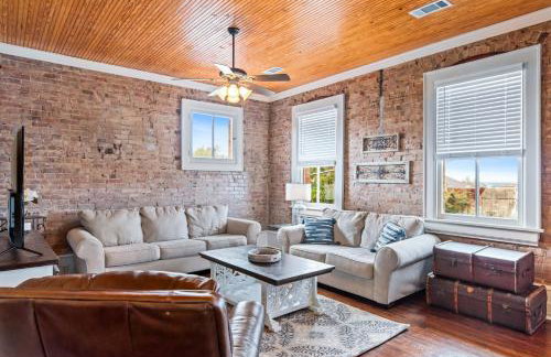 Train Depot - 2 Bed, 1 & Half Bath, Heart of Downtown, Washer & Dryer - Foto 4