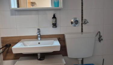 NaturBlick am Rothaarsteig neue moderne Ferienwohnung mit 2 Badezimmern 2 Küchen inklusive Highspeed Internet Flatrate 2x XXL Boxspringbett 2x Terrassen und 2x PKW Parkplätze 10 Minuten bis Willingen Ideal für Touristen und Geschäftsleute mit MWStRechnung - Foto 5