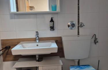 NaturBlick am Rothaarsteig neue moderne Ferienwohnung mit 2 Badezimmern 2 Küchen inklusive Highspeed Internet Flatrate 2x XXL Boxspringbett 2x Terrassen und 2x PKW Parkplätze 10 Minuten bis Willingen Ideal für Touristen und Geschäftsleute mit MWStRechnung - Foto 5