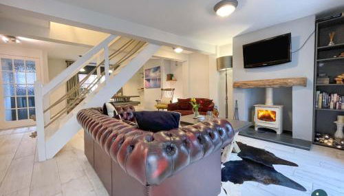 Cobb Cottage - Harbourside permit parking - Photo 5, Other