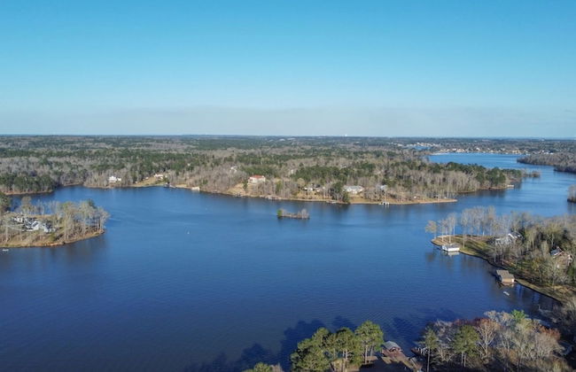 7BR Lakefront Haven Pool Hot Tub Gated 4acres - Foto 54