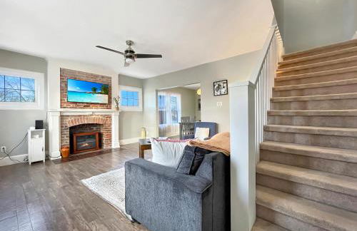 2BR Family Charmer Duplex near Drake - Foto 6