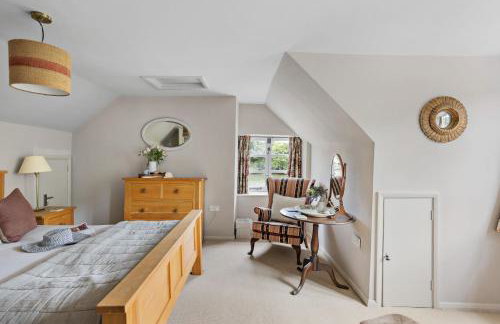 Duck Cottage - Waters Edge, Exclusive Village Location - Photo 24