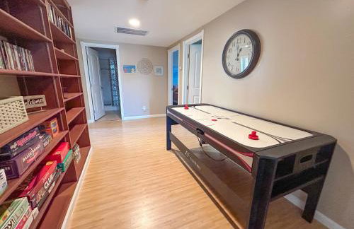 2 min walk to beach! Large Home! Rooftop Deck! - Foto 30