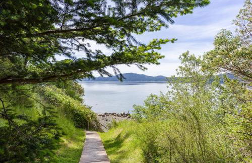 Luxe Beachfront, Hot Tub, Kayaking, Walk to Town - Foto 28