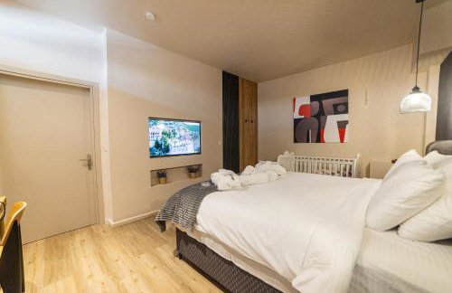 Omega Suites 31 - Photo 11