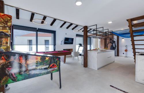 Luxury Spa Villa w Heated Pool, Jacuzzi & Sauna - Photo 28