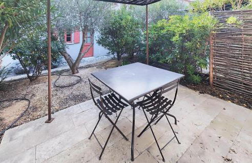 2 Bedroom Awesome Home In Saint-Laurent-De-La-Ca - Foto 7