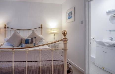 Calebs Cottage- Solva harbour - Photo 44