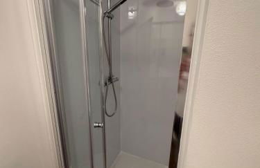 Spacious 3 Bed home situated in a beautiful area - SLEEPS 8 - Foto 5