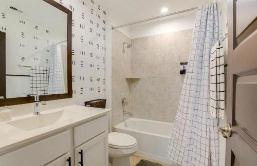 Resort Perks and Private Hot Tub Brookshire Retreat - Foto 23