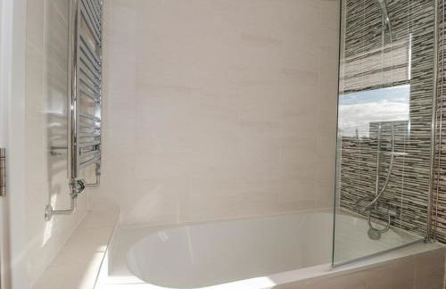 Agua de Plata, 16 Wakeling Island, Silverlake - Photo 19