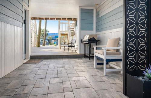 Waterfront Home, Short Walk to Beach, Deck/Balcony - Foto 14