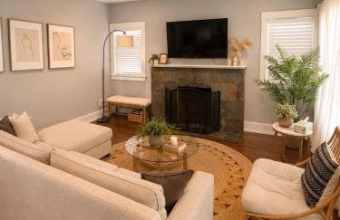 Hollywood house with parking - walk to attractions - Foto 20