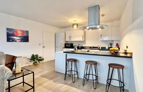 Families, Contractors, BIG bedrooms and Secure parking - Foto 8