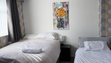 Families and Contractors Dudley DY1 - Foto 3