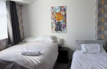 Families and Contractors Dudley DY1 - Foto 3