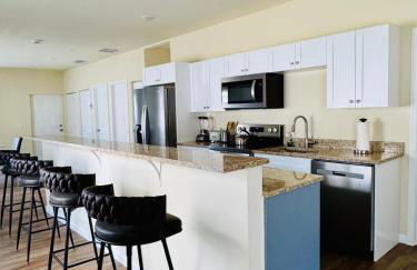 New Home Near Legoland and Disney Sleeps 12 - Foto 20